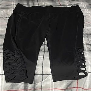 Lane Bryant Livi Active Capris. Plus Size 26/28